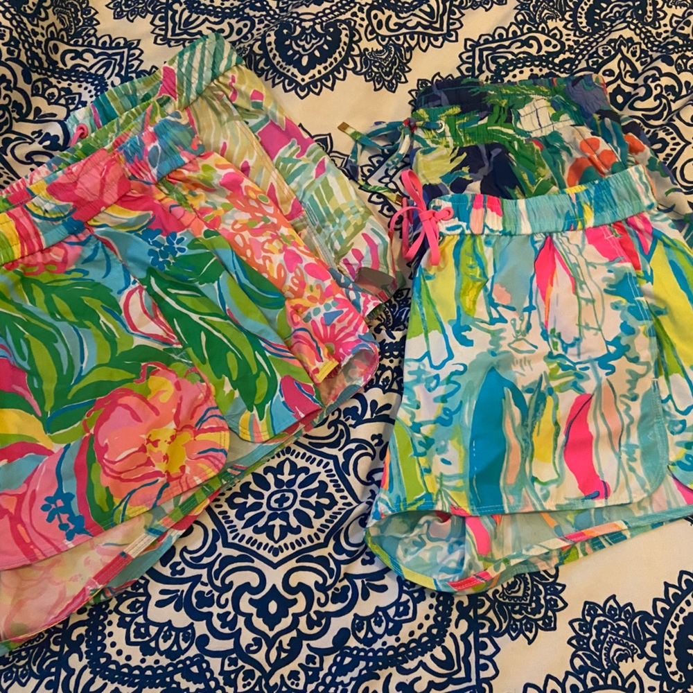 Five pairs of EUC Lilly Pulitzer size small. 3 luxletic and two casual pull on.